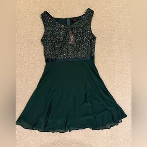 Elegant Green Sleeveless Dress